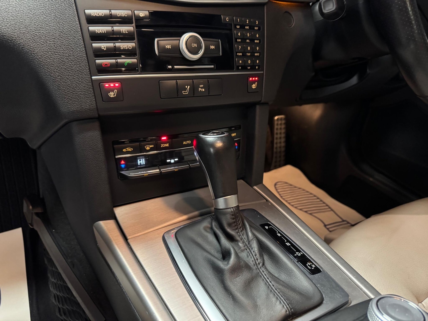 Used Mercedes-Benz E Class 2010 for sale - 76484872: Photo 33