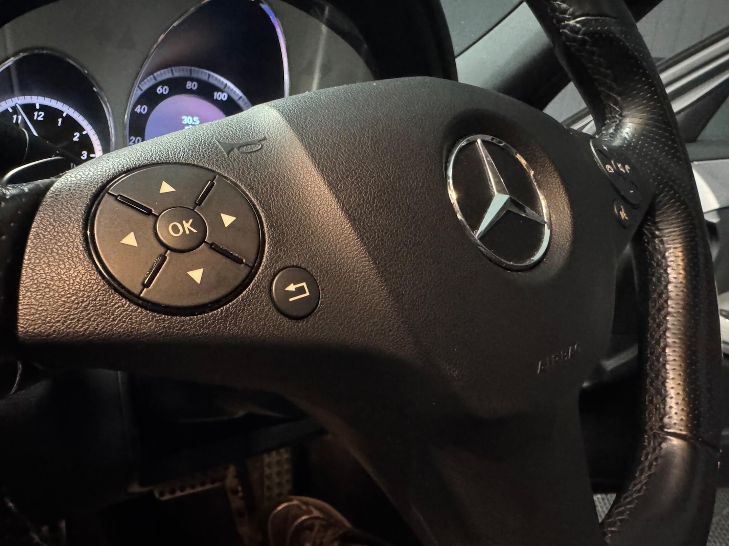 Used Mercedes-Benz E Class 2010 for sale - 76484872: Photo 37