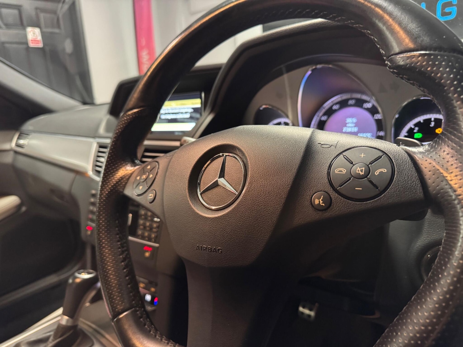 Used Mercedes-Benz E Class 2010 for sale - 76484872: Photo 38