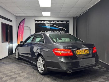 Used Mercedes-Benz E Class 2010 for sale - 76484872: Photo