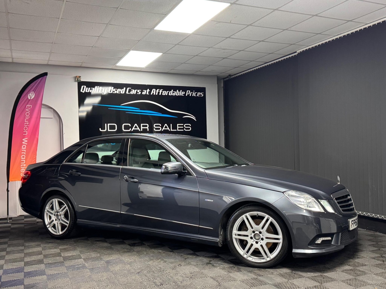 Used Mercedes-Benz E Class 2010 for sale - 76484872: Photo 4