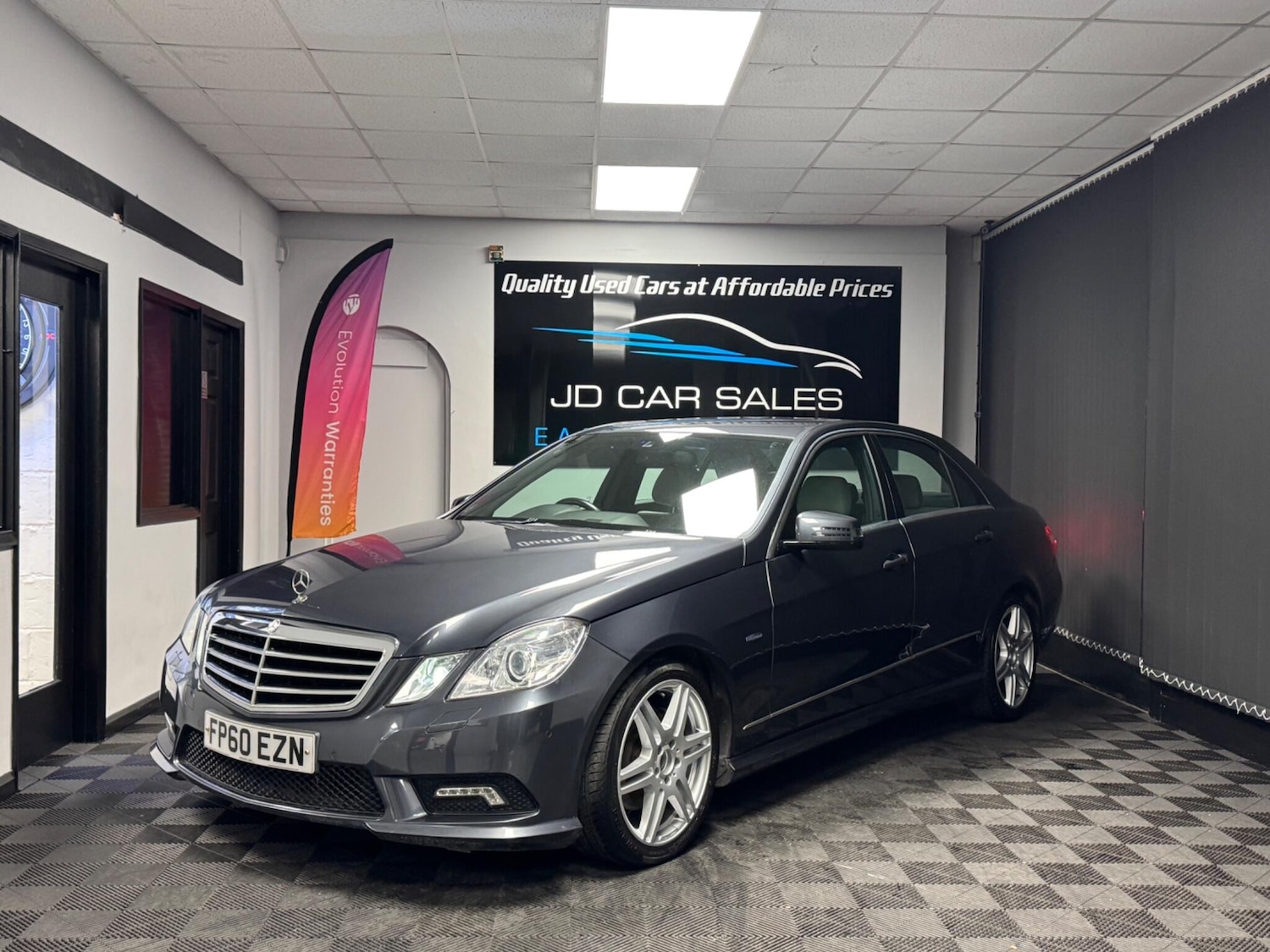 Used Mercedes-Benz E Class 2010 for sale - 76484872: Photo 6