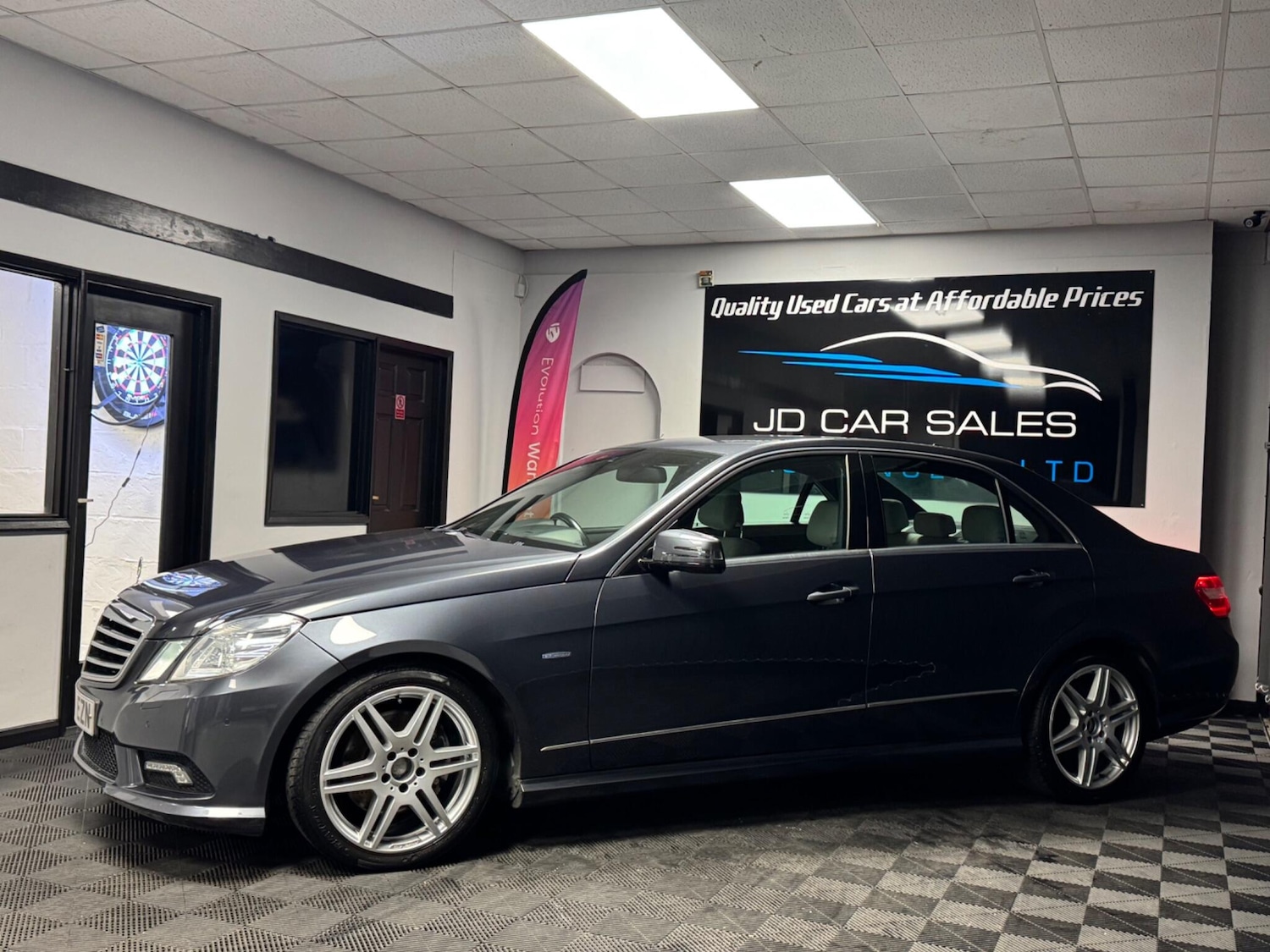 Used Mercedes-Benz E Class 2010 for sale - 76484872: Photo 7