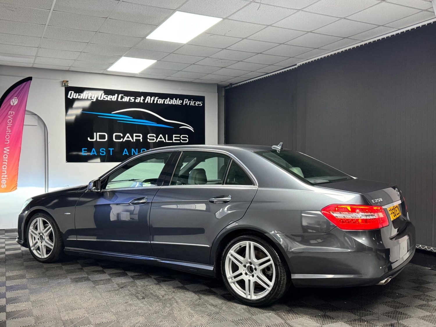 Used Mercedes-Benz E Class 2010 for sale - 76484872: Photo 8