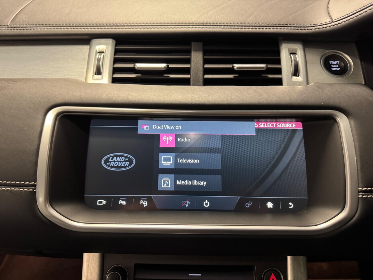 Used Land Rover Range Rover Evoque 2018 for sale - 77882603: Photo 38