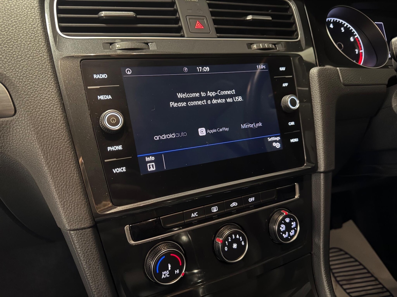 Used Volkswagen Golf 2019 for sale - 76409628: Photo 32