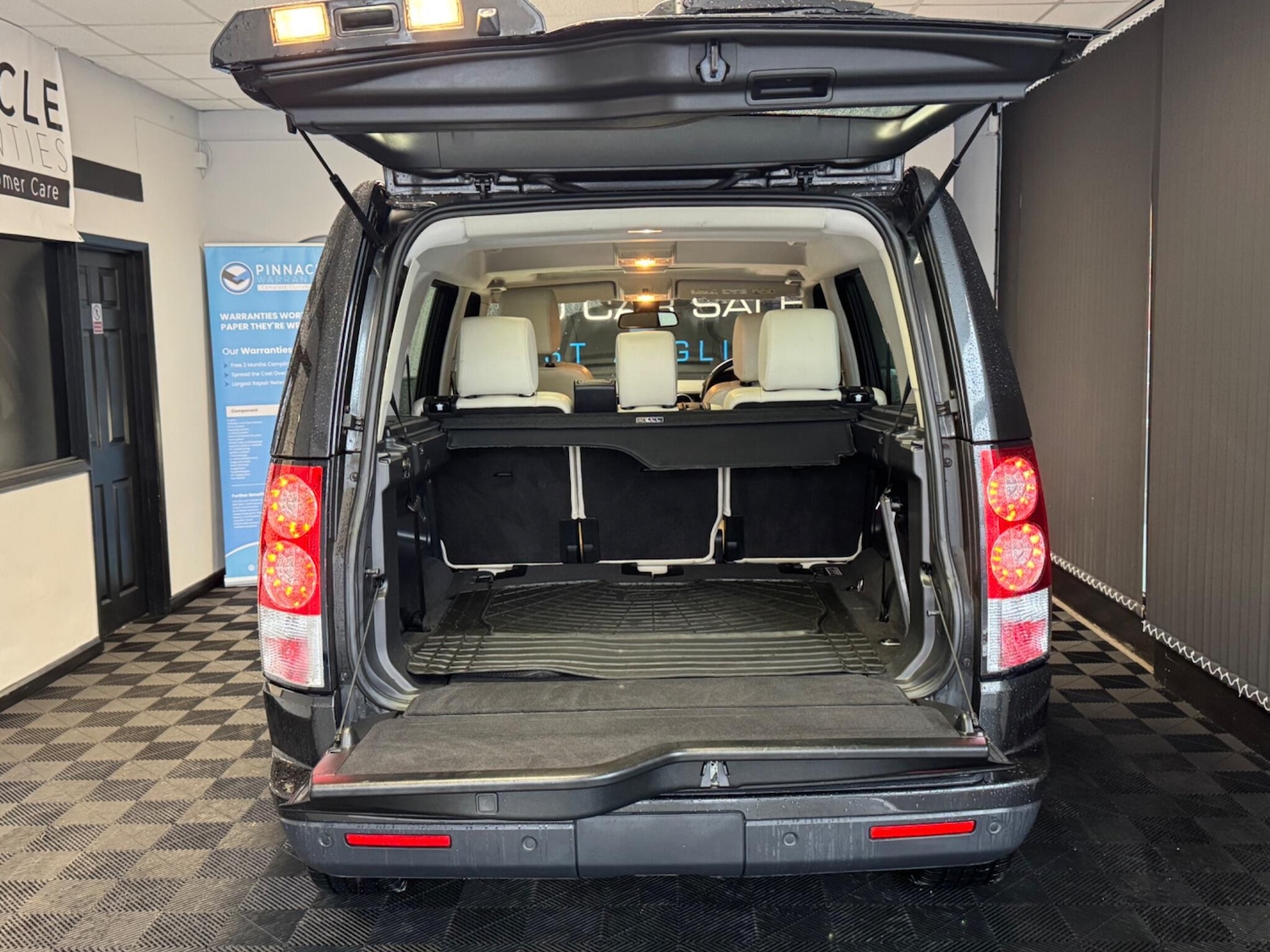 Used Land Rover Discovery 4 2013 for sale - 77468576: Photo 15