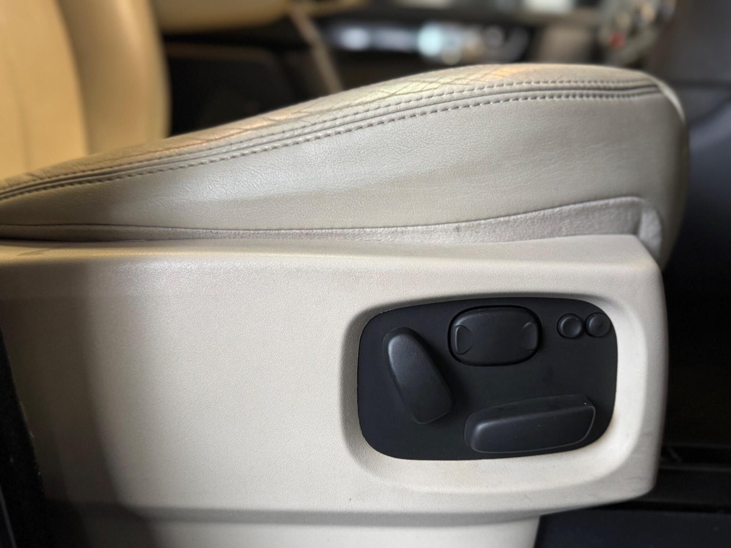 Used Land Rover Discovery 4 2013 for sale - 77468576: Photo 23