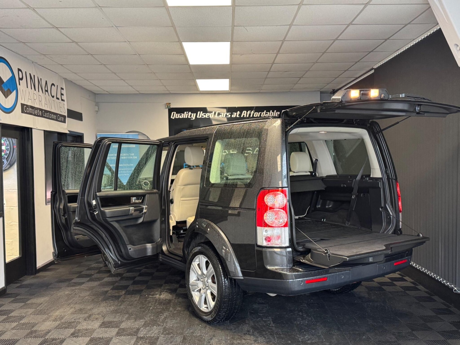 Used Land Rover Discovery 4 2013 for sale - 77468576: Photo 9