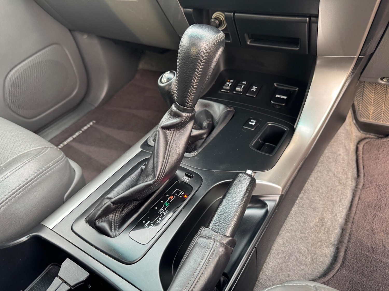 Used Toyota Land Cruiser 2004 for sale - 76965353: Photo 34