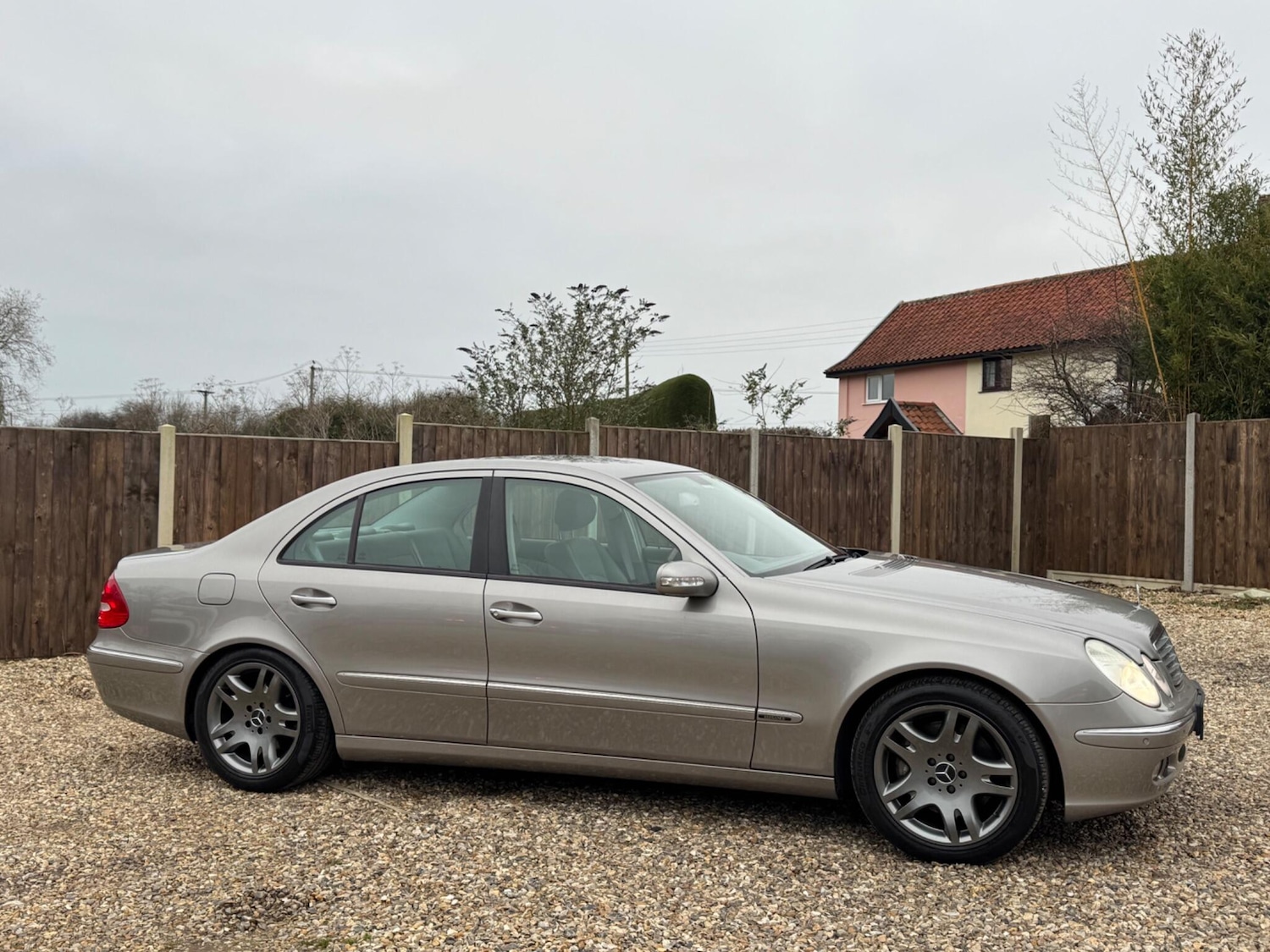 Used Mercedes-Benz E Class 2005 for sale - 77305248: Photo 2