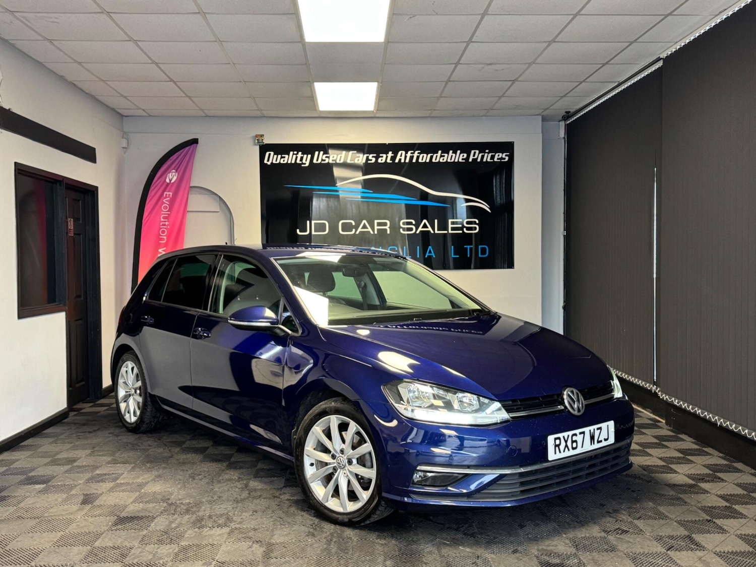 Used Volkswagen Golf 2017 for sale - 76592042: Photo 1