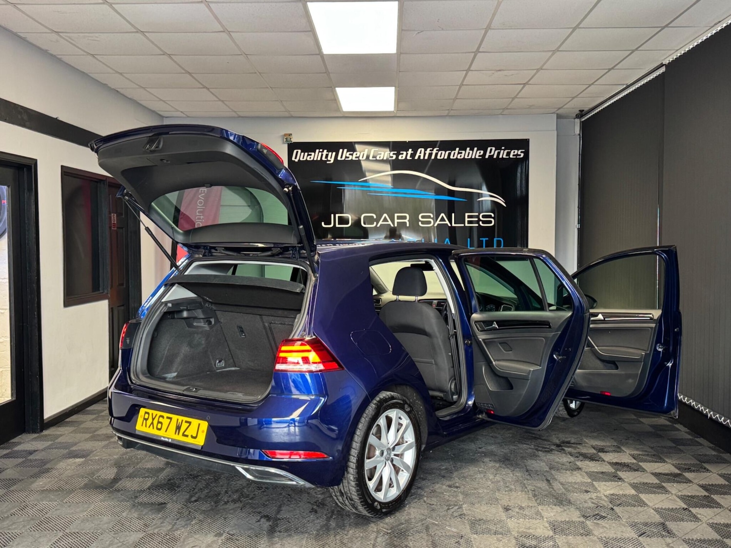 Used Volkswagen Golf 2017 for sale - 76592042: Photo 13