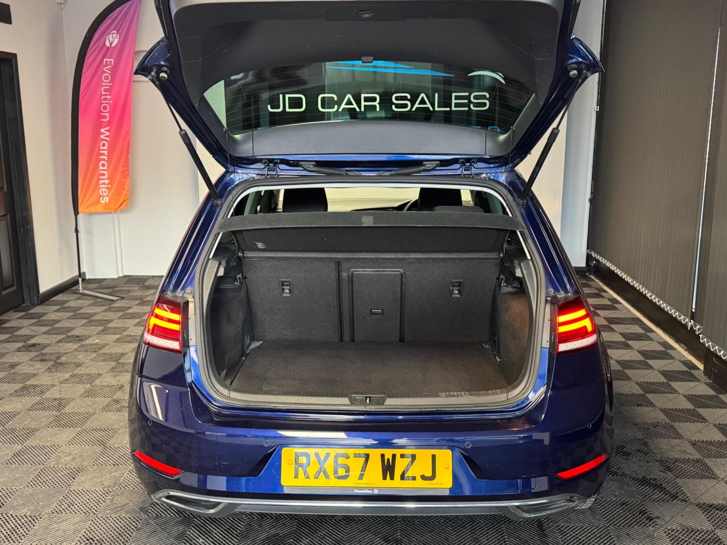 Used Volkswagen Golf 2017 for sale - 76592042: Photo 17