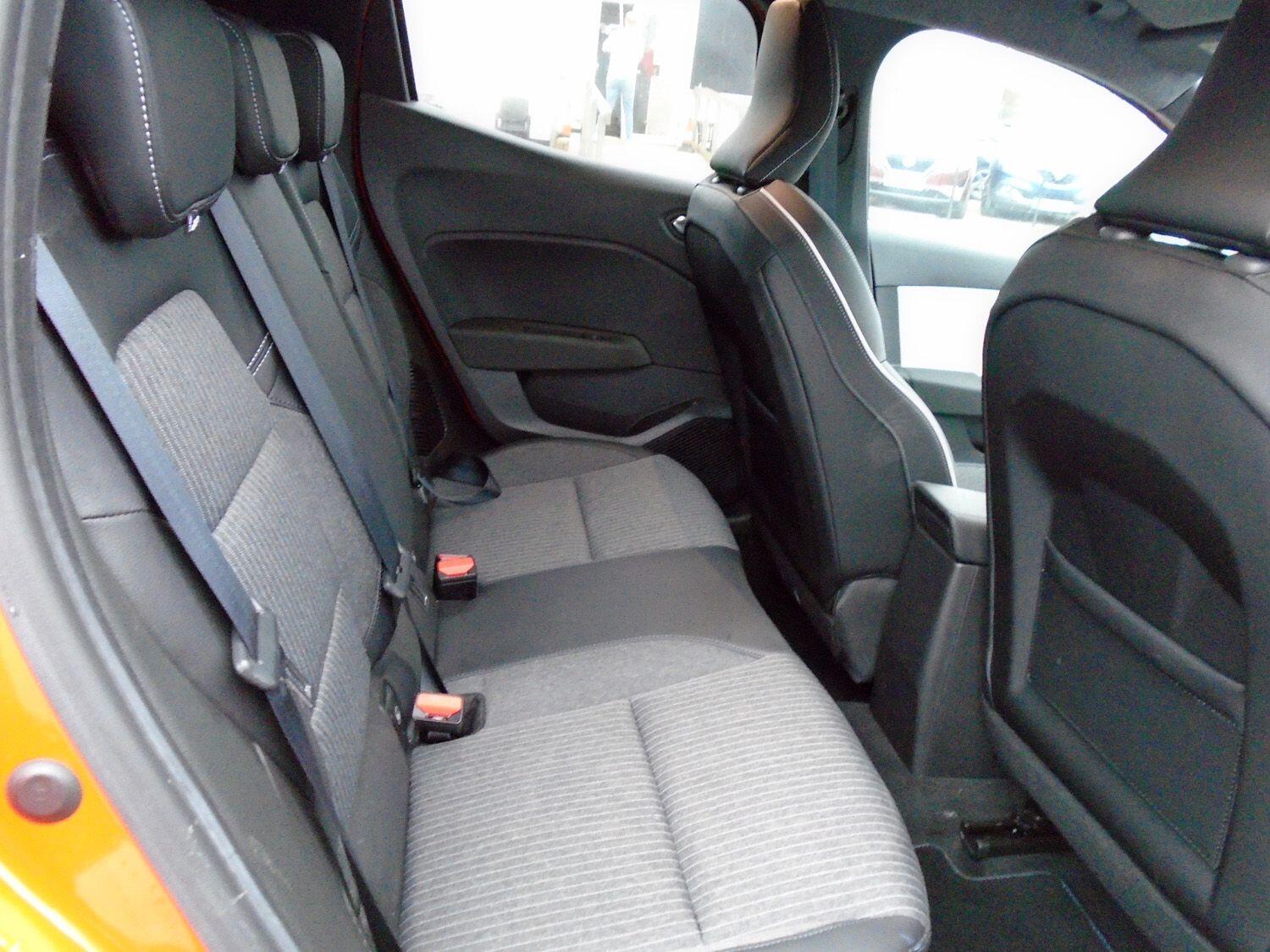 Used Renault Clio 2022 for sale - 76584352: Photo 11