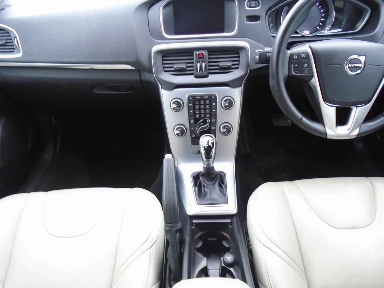 Used Volvo V40 2018 for sale - 76283234: Photo 10