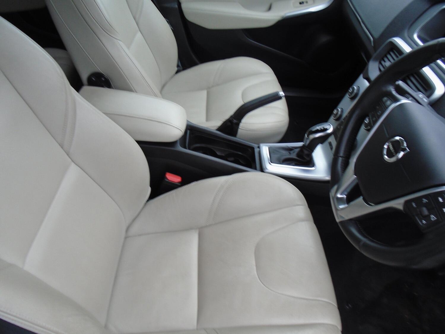 Used Volvo V40 2018 for sale - 76283234: Photo 11