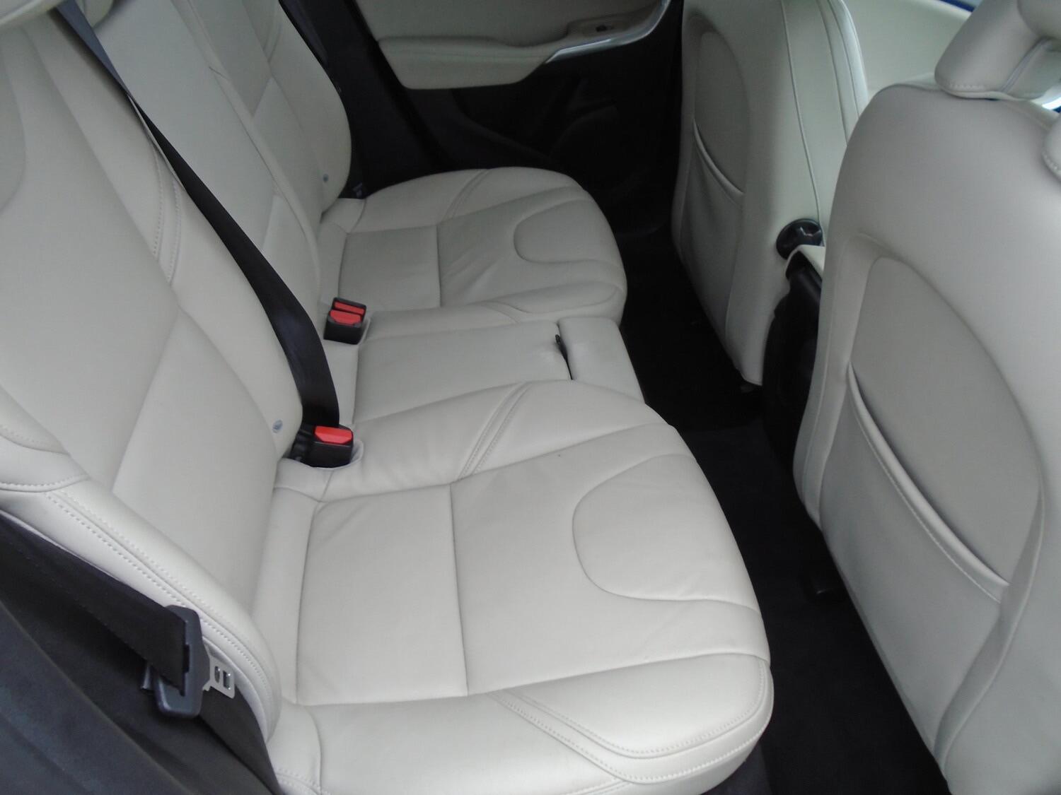 Used Volvo V40 2018 for sale - 76283234: Photo 9