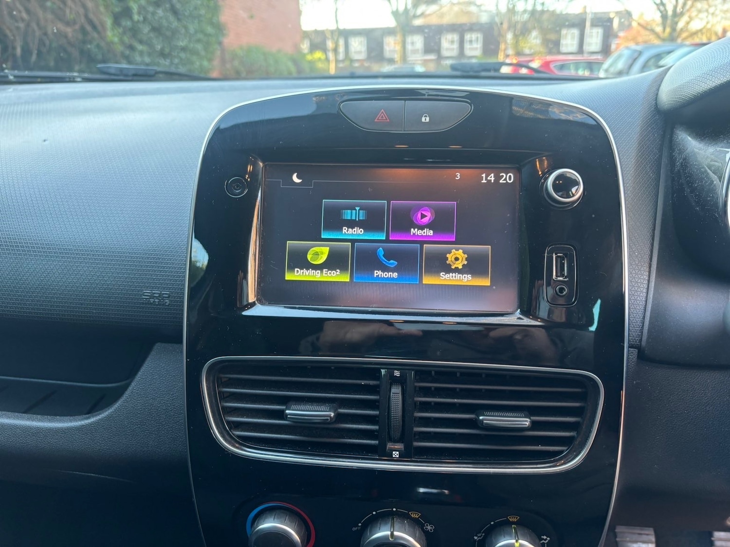 Used Renault Clio 2018 for sale - 76714077: Photo 9