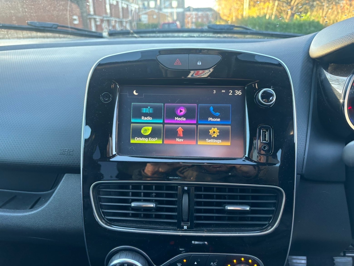 Used Renault Clio 2017 for sale - 76714099: Photo 10