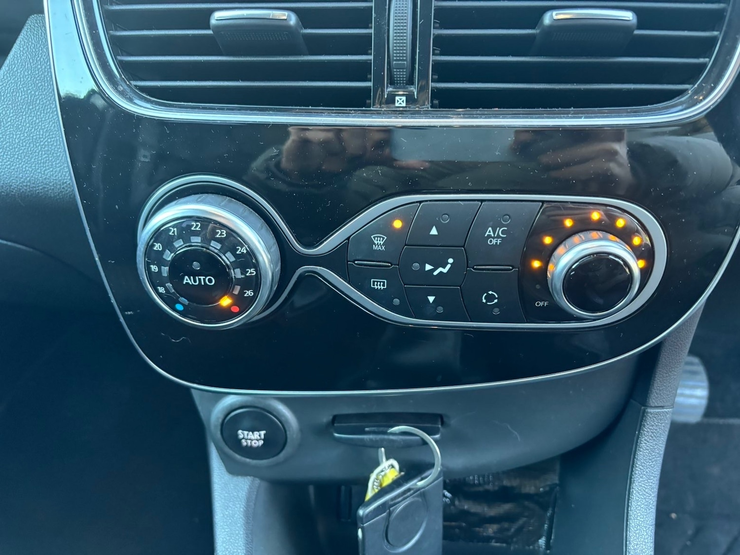 Used Renault Clio 2017 for sale - 76714099: Photo 11