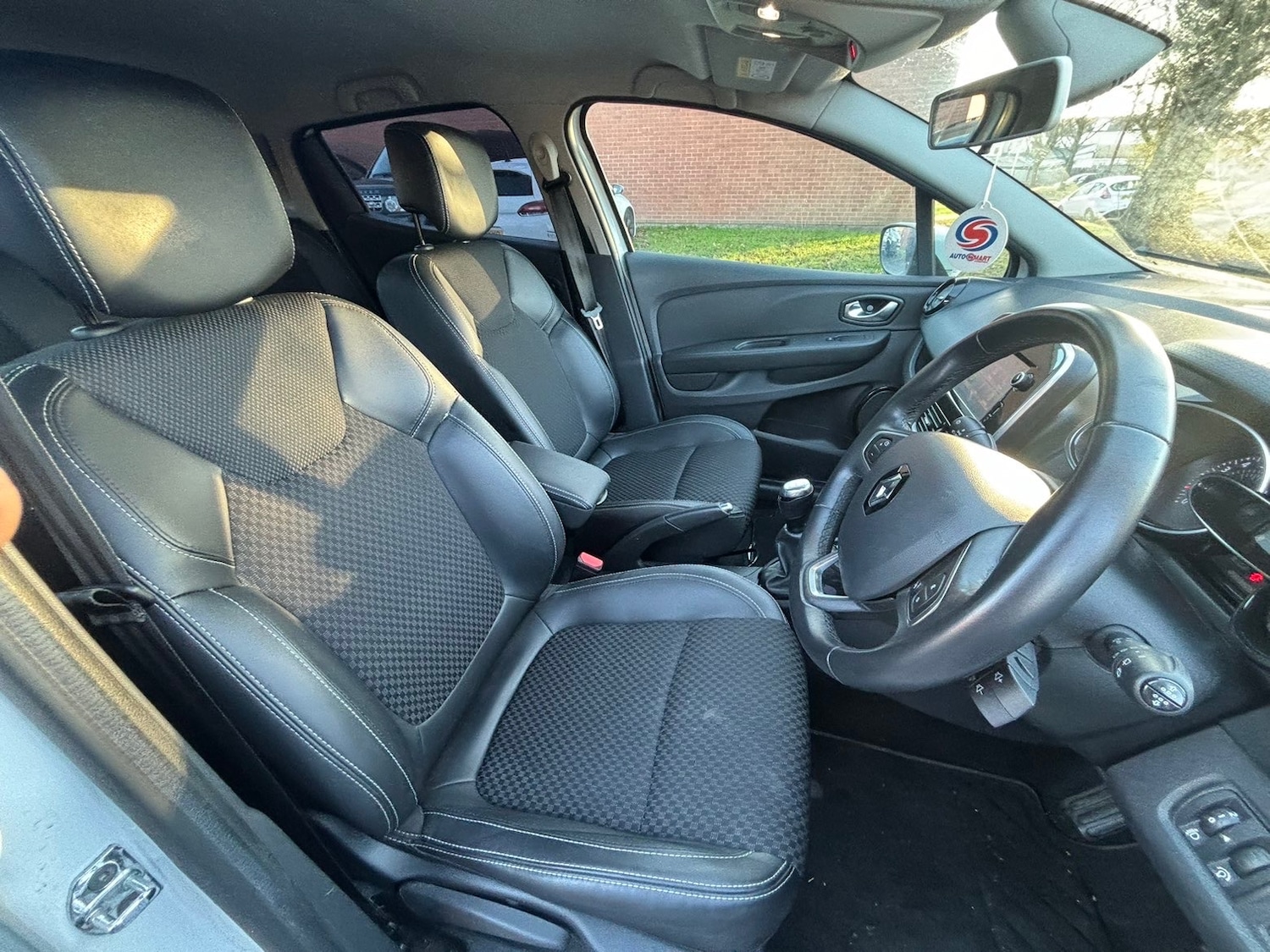 Used Renault Clio 2017 for sale - 76714099: Photo 14