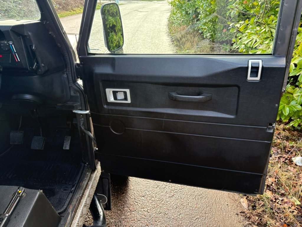 Used Land Rover Defender 2005 for sale - 77437199: Photo 14