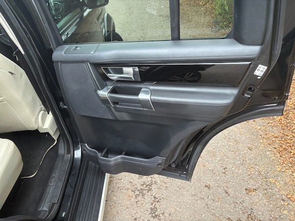 Used Land Rover Discovery 4 2015 for sale - 76236092: Photo 24