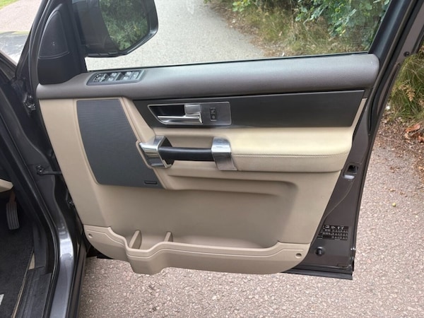 Used Land Rover Discovery 4 2015 for sale - 75703610: Photo 21