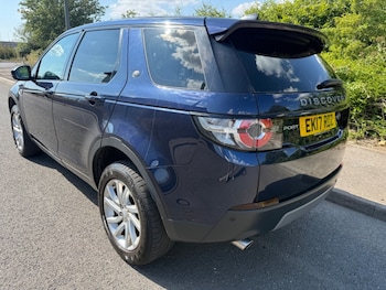 Used Land Rover Discovery Sport 2017 for sale - 79154571: Photo
