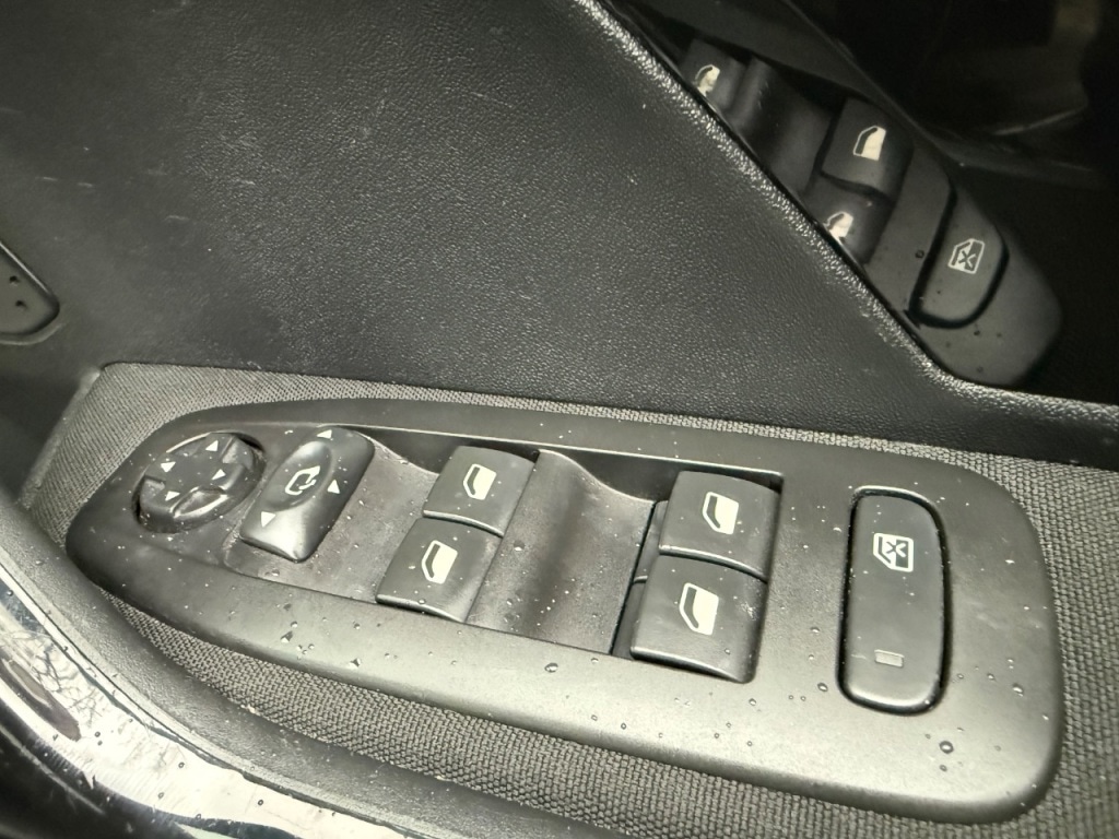 Used Peugeot 208 2017 for sale - 77533804: Photo 22