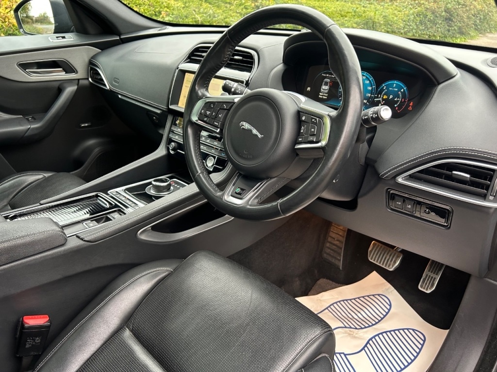 Used Jaguar F-Pace 2017 for sale - 76266343: Photo 10
