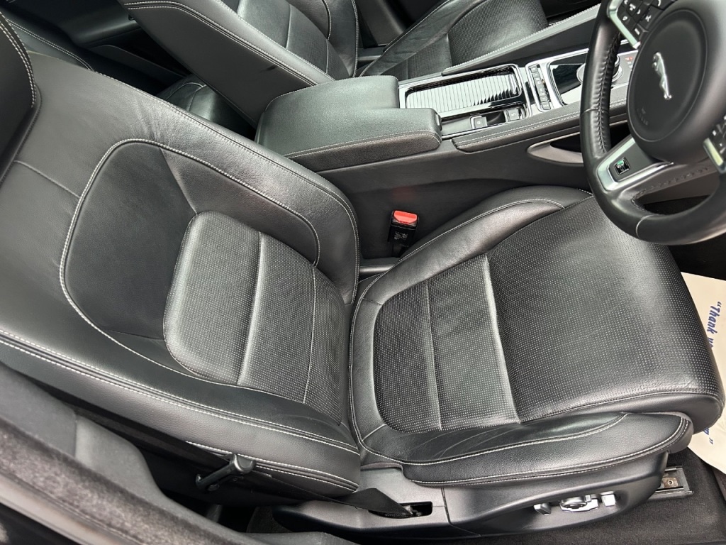 Used Jaguar F-Pace 2017 for sale - 76266343: Photo 12