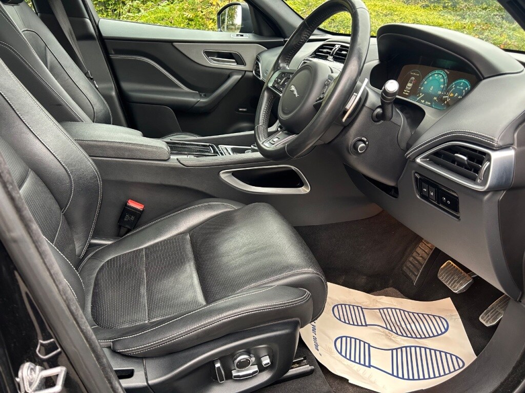 Used Jaguar F-Pace 2017 for sale - 76266343: Photo 9