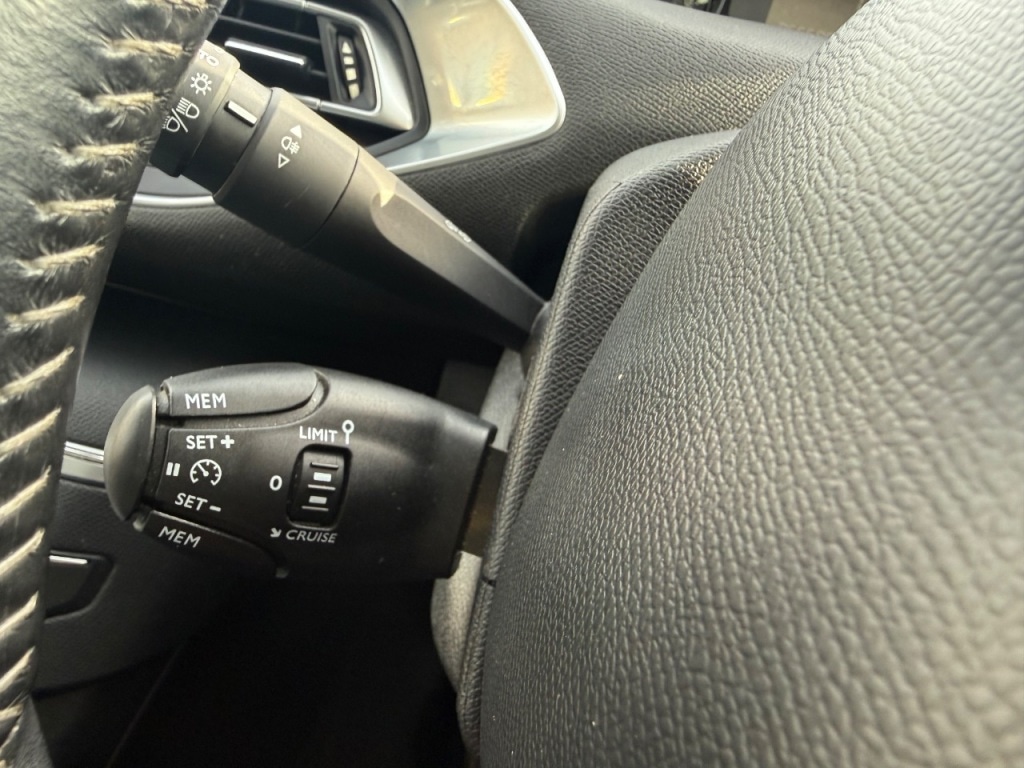 Used Peugeot 308 2017 for sale - 77493923: Photo 16