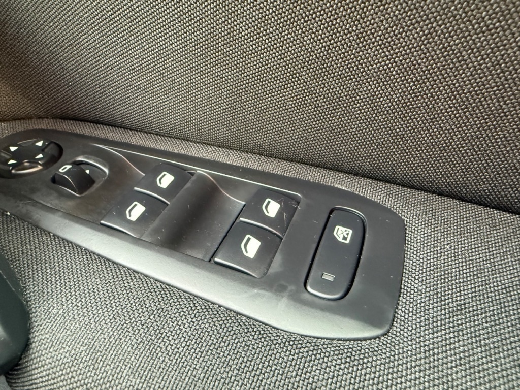 Used Peugeot 308 2017 for sale - 77493923: Photo 19