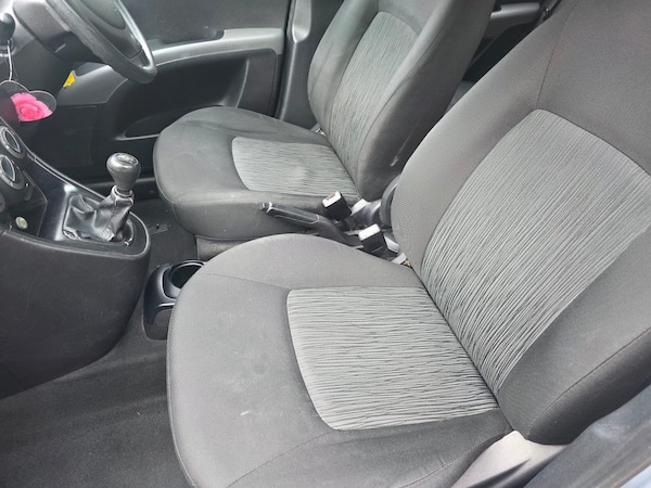 Used Hyundai i10 2011 for sale - 76144335: Photo 10