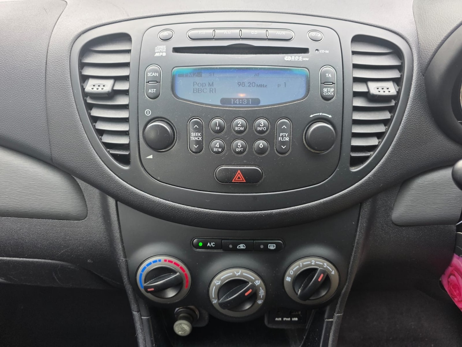 Used Hyundai i10 2011 for sale - 76144335: Photo 13