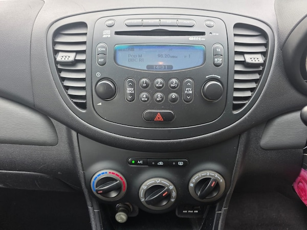 Used Hyundai i10 2011 for sale - 76144335: Photo 13