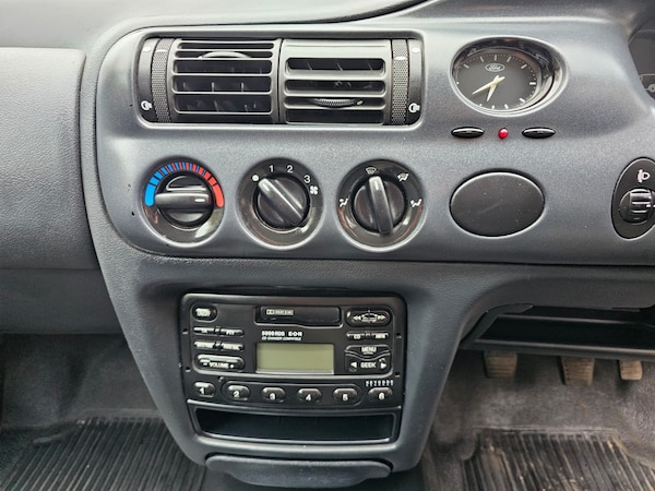 Used Ford Escort 2001 for sale - 75667565: Photo 11