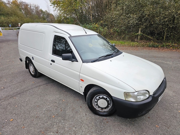 Used Ford Escort 2001 for sale - 75667565: Photo 1