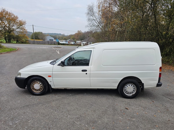 Used Ford Escort 2001 for sale - 75667565: Photo 5
