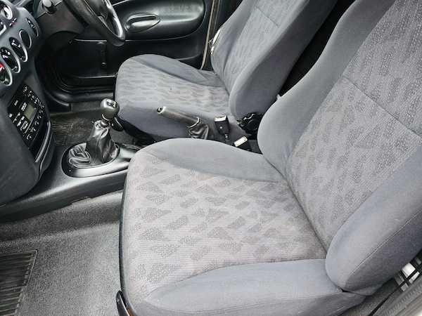 Used Ford Escort 2001 for sale - 75667565: Photo 9