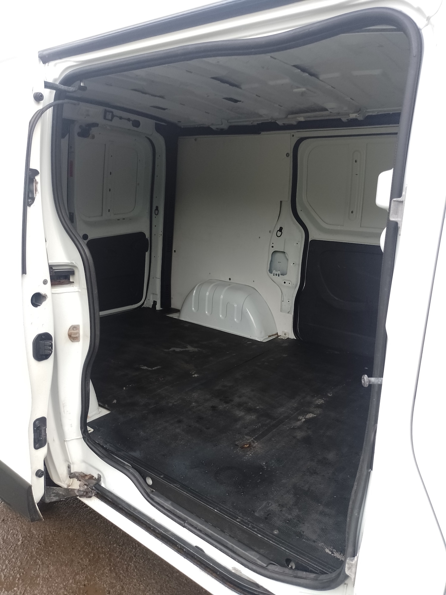 Used Vauxhall Vivaro 2016 for sale - 76831237: Photo 9