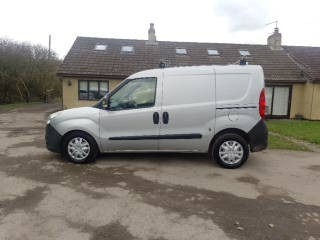 Used Vauxhall Combo 2017 for sale - 77591509: Photo 2