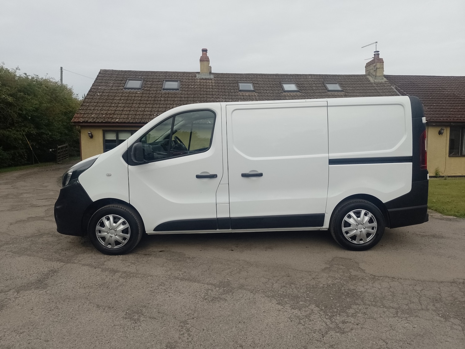 Used Vauxhall Vivaro 2018 for sale - 76252970: Photo 5