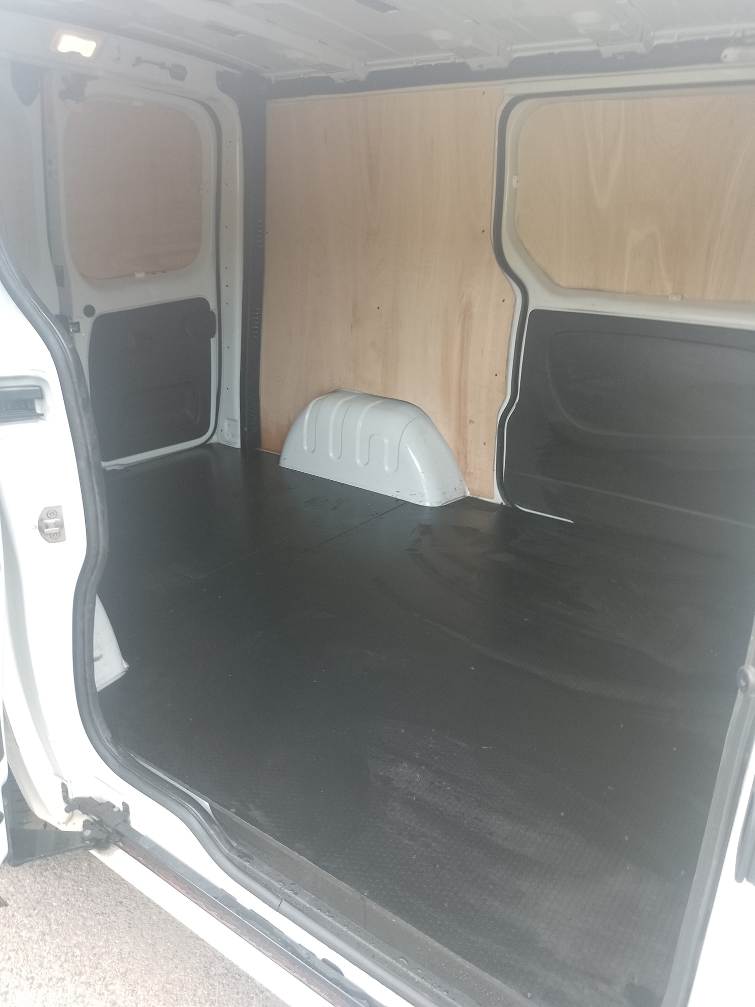 Used Vauxhall Vivaro 2018 for sale - 76252970: Photo 9