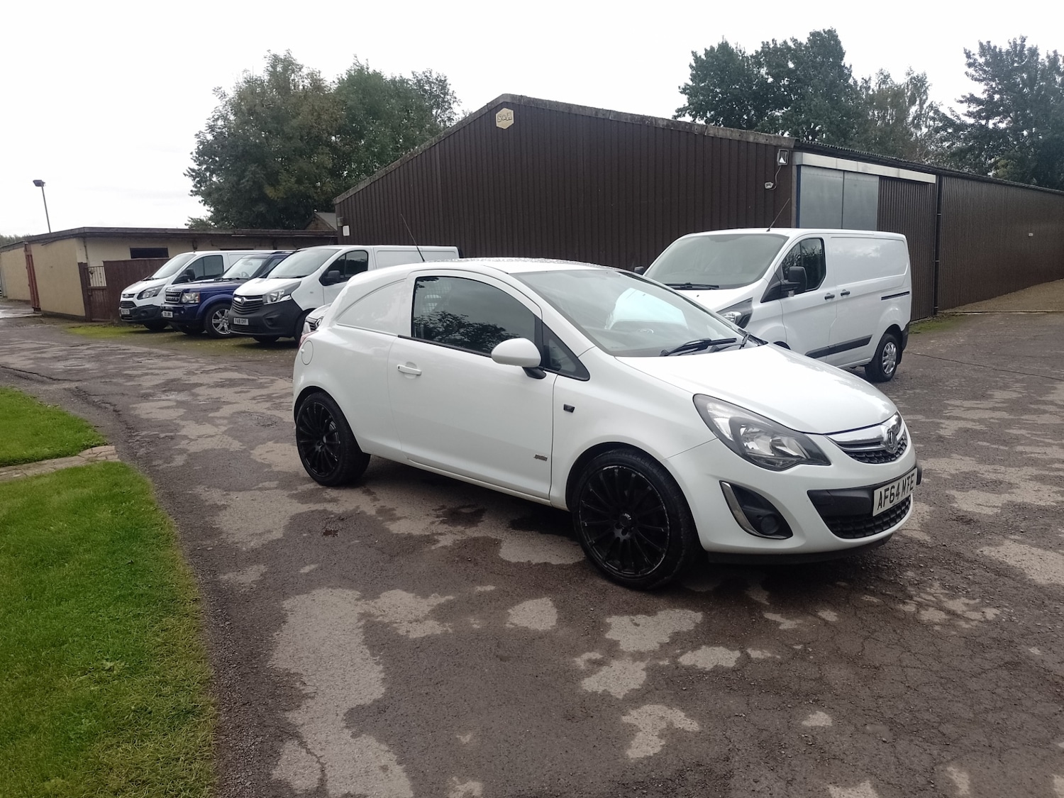 Used Vauxhall Corsa 2014 for sale - 77114352: Photo 2