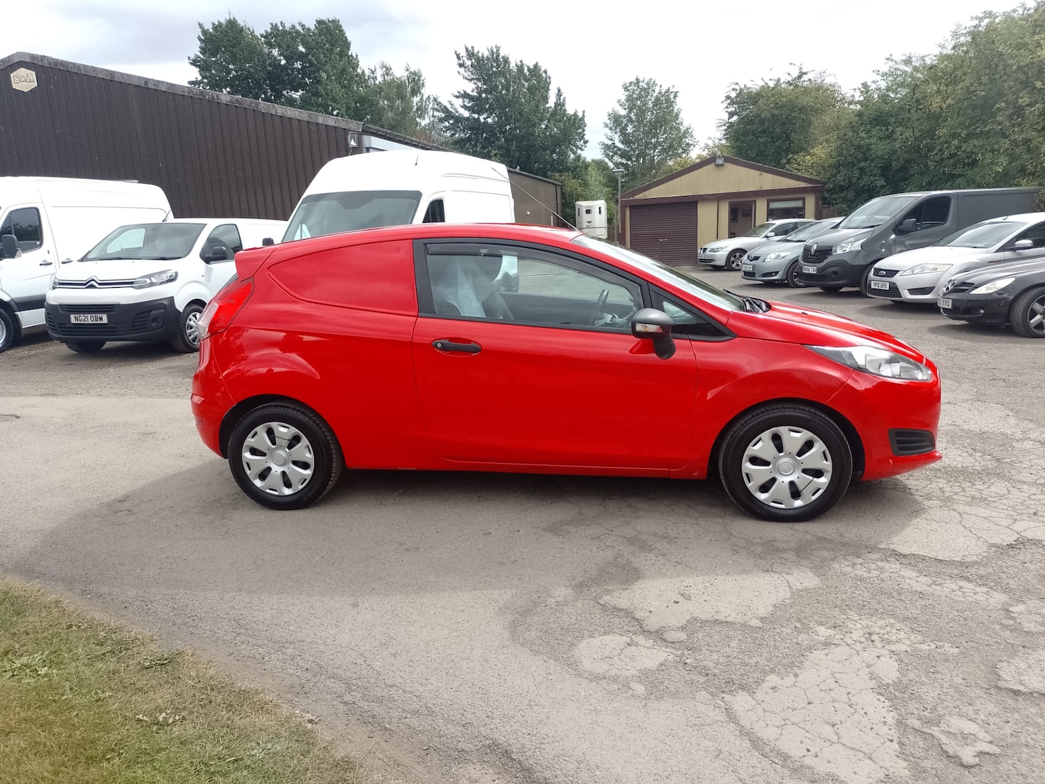 Used Ford Fiesta 2015 for sale - 77114298: Photo 1