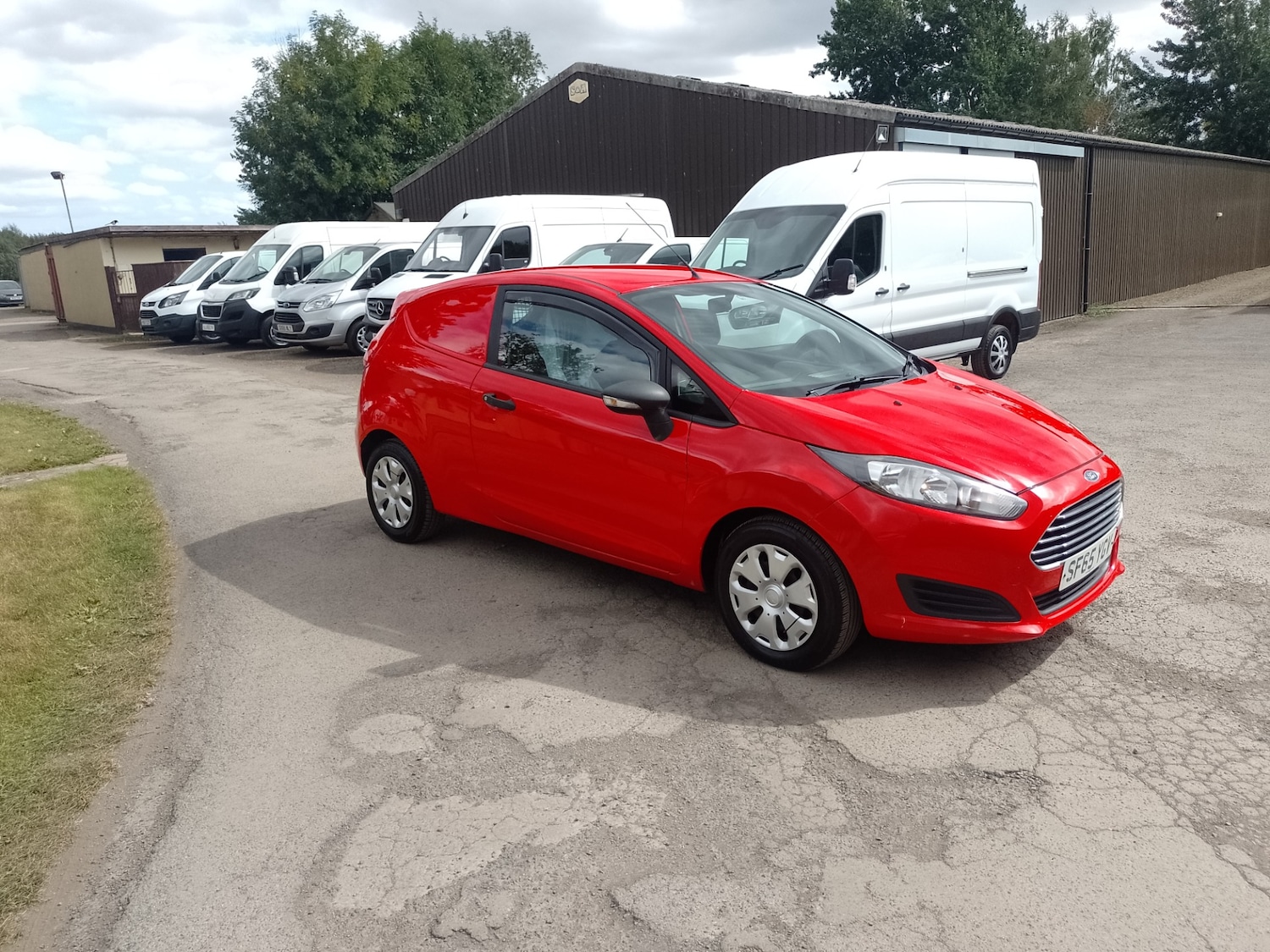 Used Ford Fiesta 2015 for sale - 77114298: Photo 2